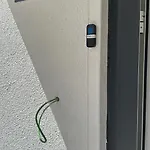 Zweizimmer-Apartment Mit Allen Einrichtungen In Einem Familienhaus - No Party - Near To S8 Station Line
