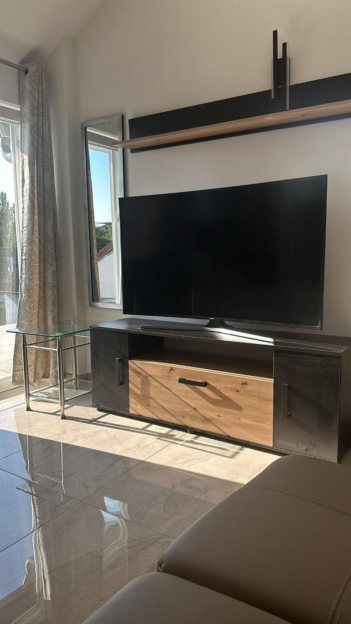 Appartement Zweizimmer-apartment Mit Allen Einrichtungen In Einem Familienhaus - No Party - Near To S8 Station Line