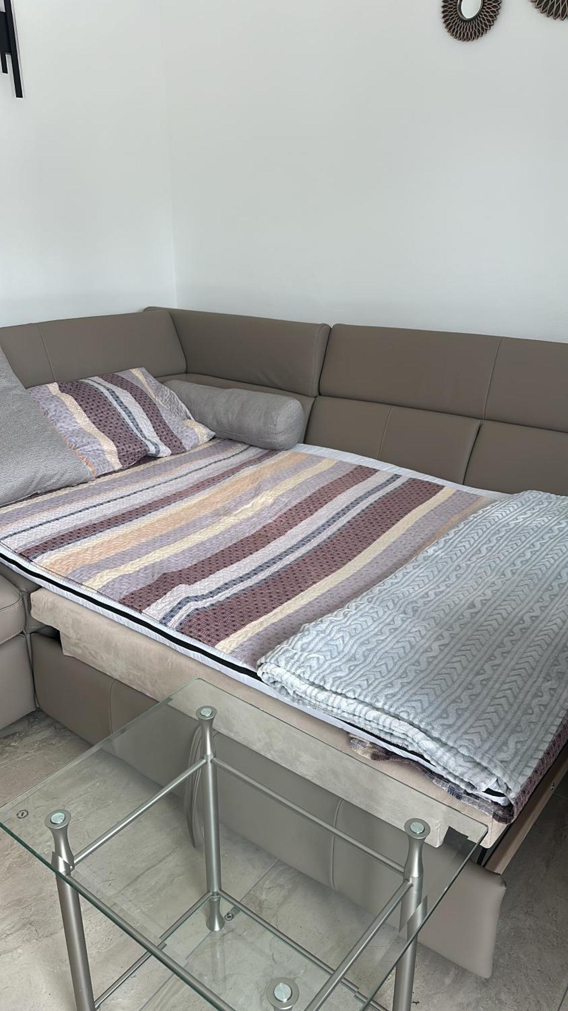 Zweizimmer-apartment Mit Allen Einrichtungen In Einem Familienhaus - No Party - Near To S8 Station Line Appartement *