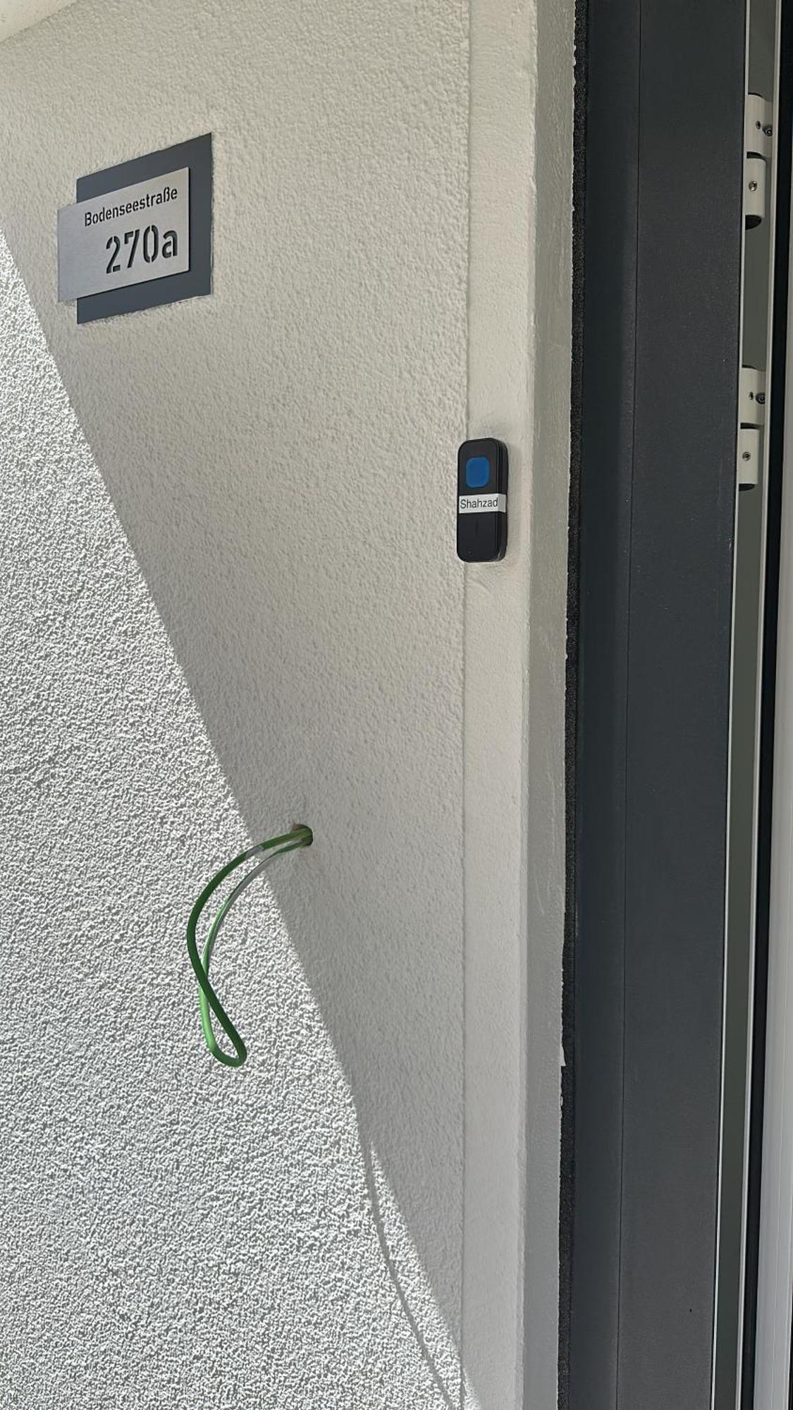 Zweizimmer-apartment Mit Allen Einrichtungen In Einem Familienhaus - No Party - Near To S8 Station Line Apartamento *