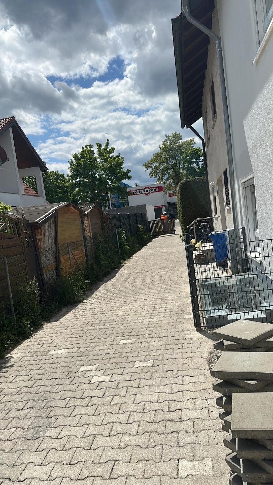Zweizimmer-apartment Mit Allen Einrichtungen In Einem Familienhaus - No Party - Near To S8 Station Line Apartamento